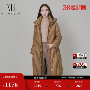 XG雪歌咖色中长款鸭绒羽绒服2025冬季新款连帽设计长袖保暖外套女