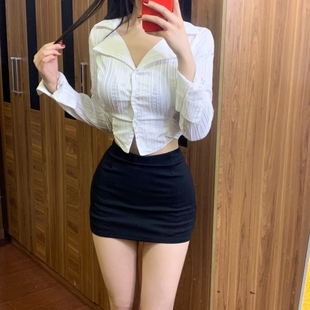 iqcq气球熊纯欲白色长袖条纹衬衫背后绑带短款上衣黑色包臀裙套装