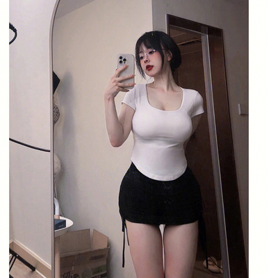 纯欲显胸不规则短款紧身上衣女