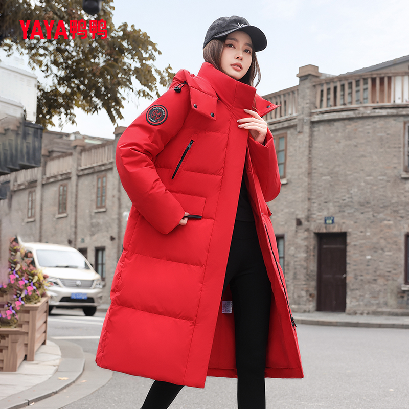 鸭鸭中国红色羽绒服过膝加厚外套