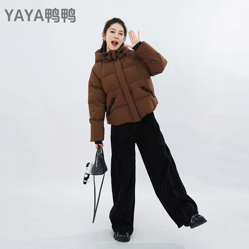 鸭鸭宽松显瘦短款羽绒服时尚连帽