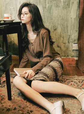 YANN M原创设计 棕色蕾丝拼接针织半裙复古氛围低腰秋冬A字垂坠感