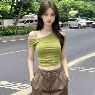 美式辣妹斜领露肩单肩吊带短袖t恤女夏季新款设计感多巴胺小上衣