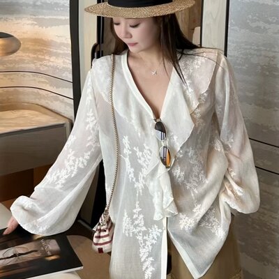 琪琪怪怪大码女装塞纳假日设计荷叶边立体提花V领衬衫