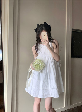 白色小圆领无袖连衣裙