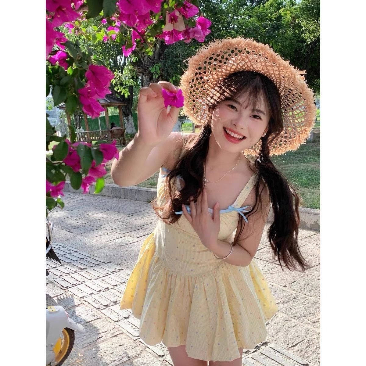 黄色波点吊带连衣裙女夏季新款法式甜美蝴蝶结收腰显瘦花苞短裙子