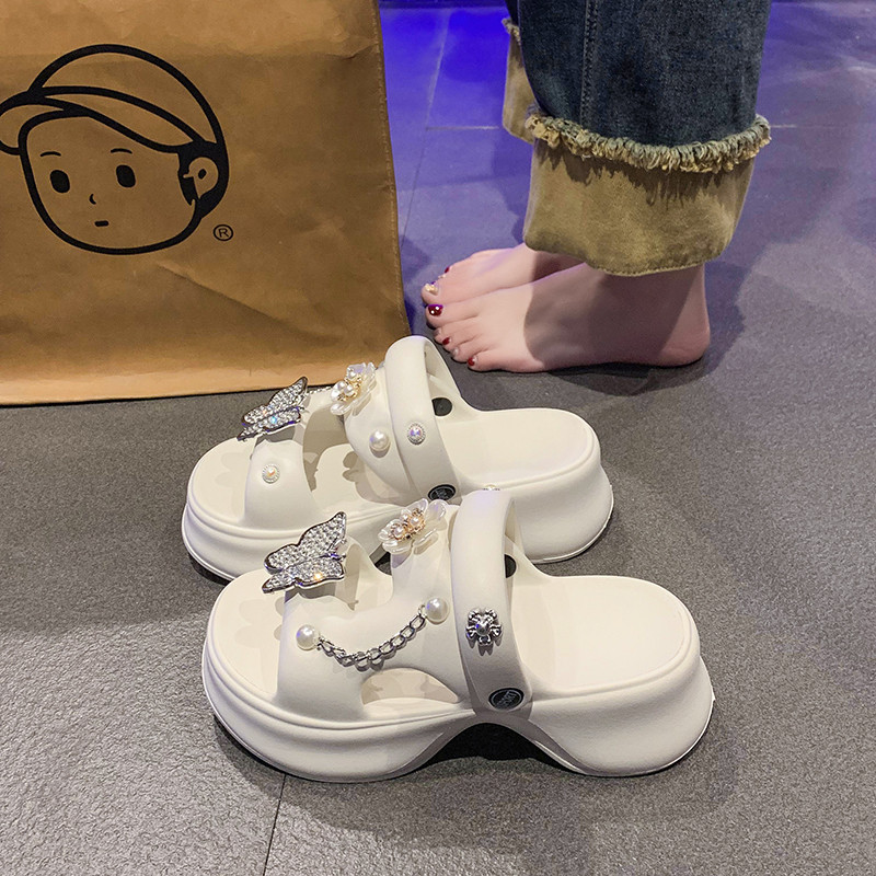 凉鞋女夏季外穿可爱蝴蝶结水钻防滑厚底高跟两穿沙滩踩屎感凉拖鞋