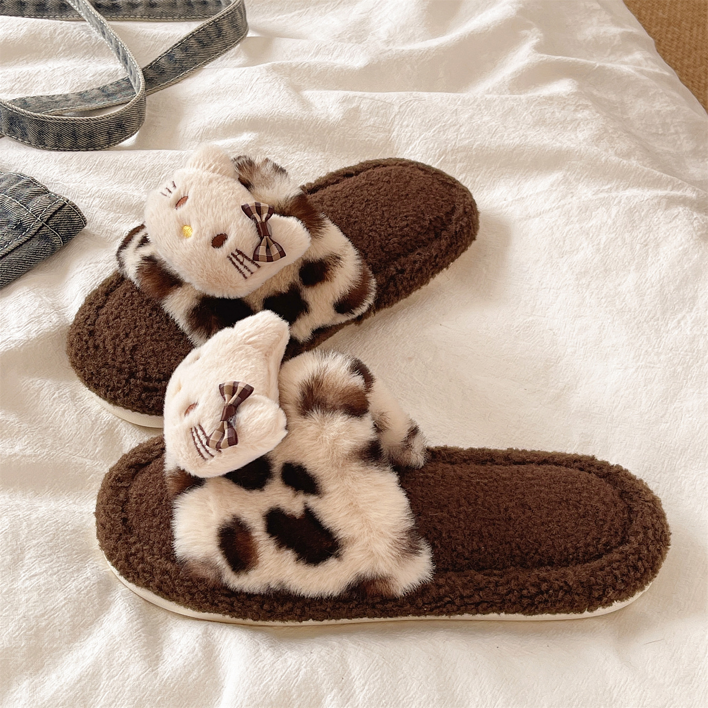 可爱猫咪豹纹毛毛拖鞋女秋冬季室内居家防滑保暖一字棉拖鞋外穿