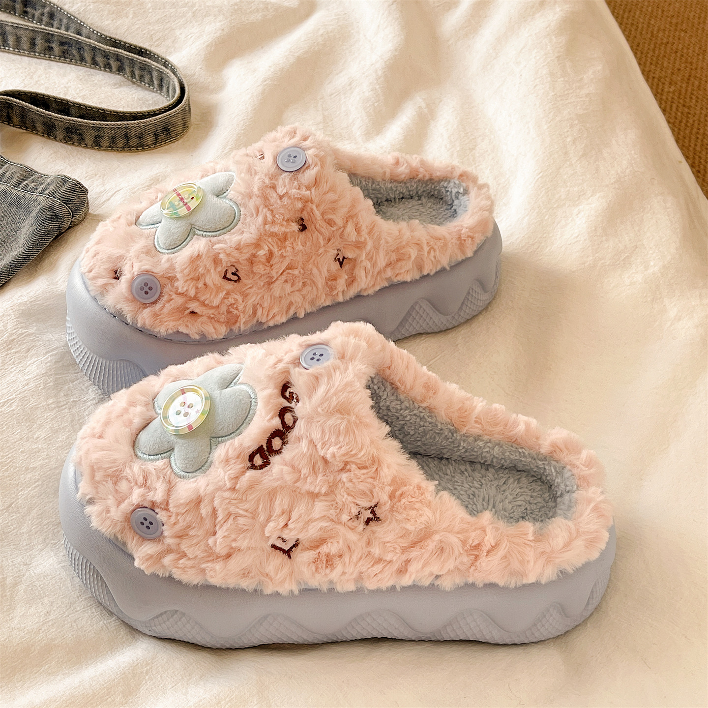 厚底增高毛毛拖鞋女冬季可爱花朵纽扣居家室内保暖加绒包头棉拖鞋
