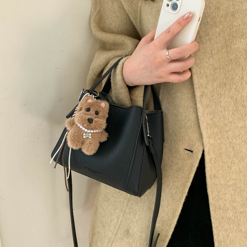 黑色手提包出门上班杂物小拎包斜挎包简约百搭大气2025新款水桶包