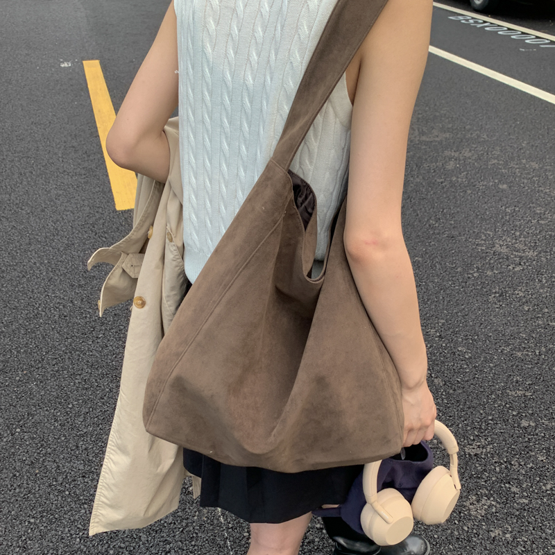 废土风包包女款大容量2025新款秋冬松弛感日常通勤百搭托特水桶包