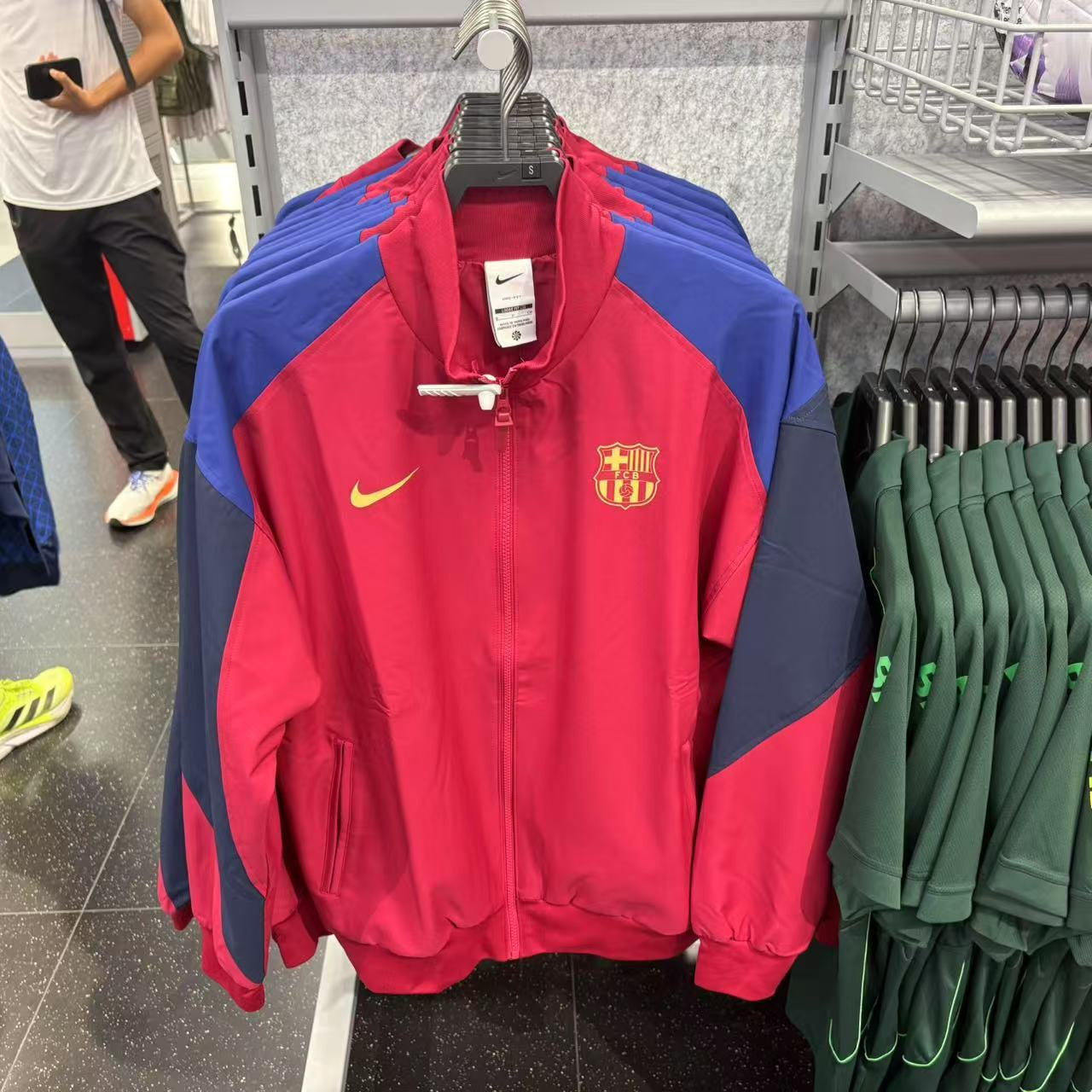 Nike/耐克 巴萨 男子运动休闲拉链立领夹克足球外套 FJ5427-620