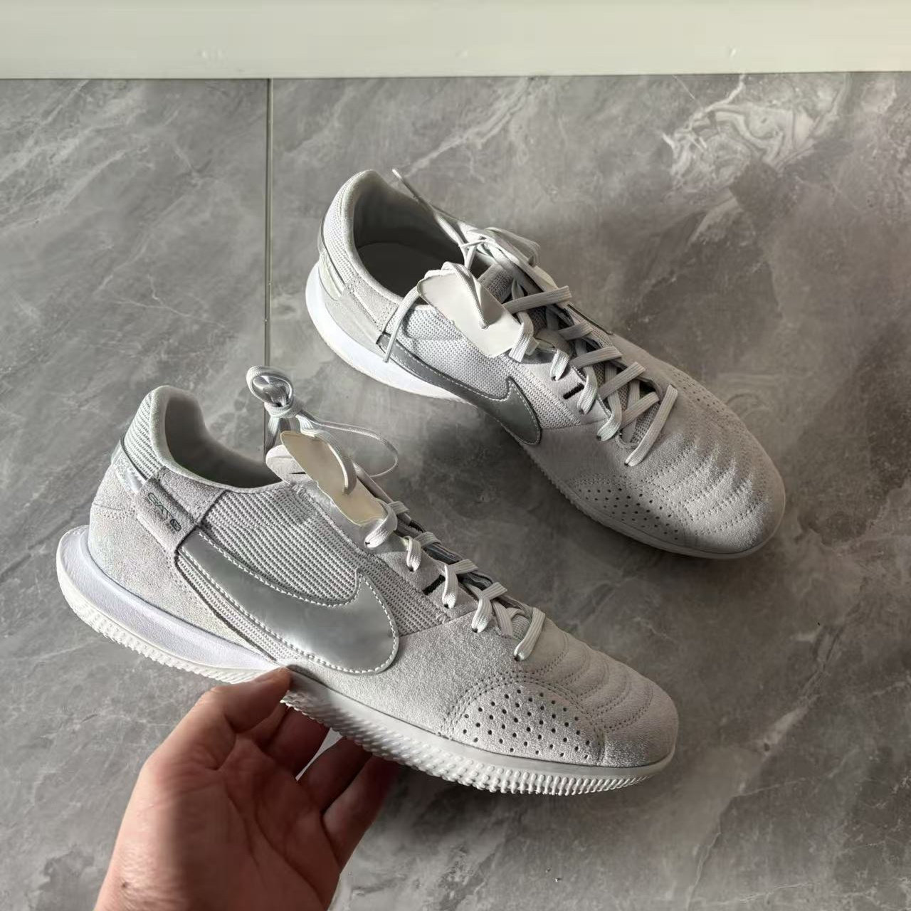Nike STREETGATO 男子室内地板IC牛皮足球鞋 DC8466-010-005