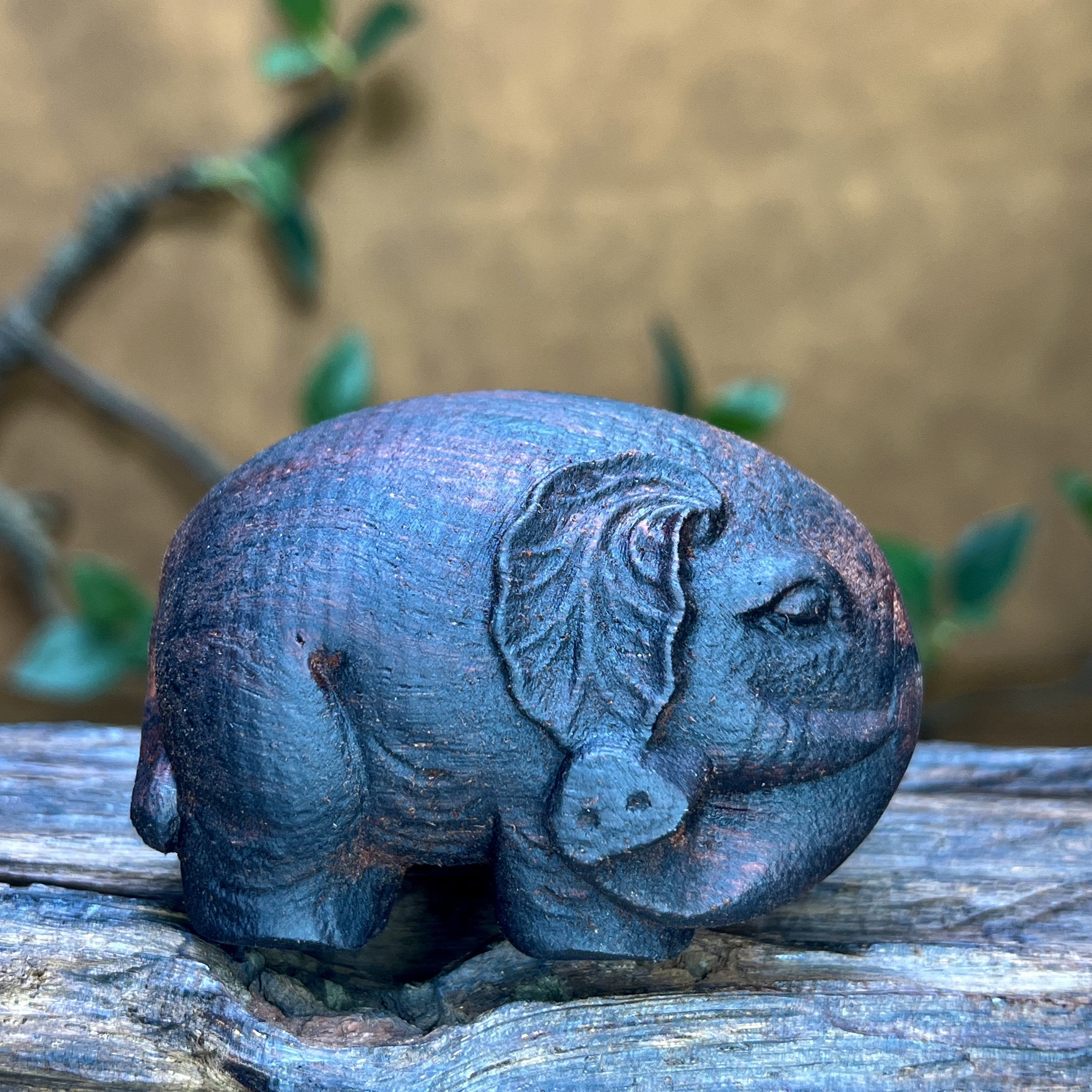 天然降真香大象摆件手把件香木雕