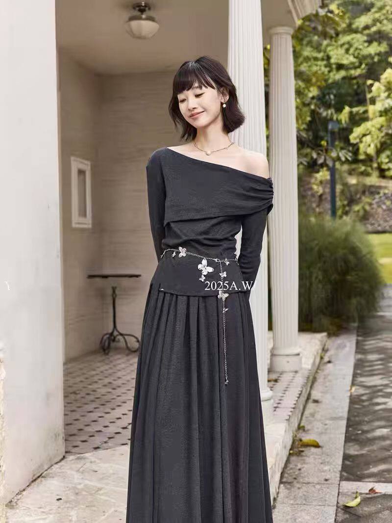 2026春季新款时尚套装女配腰链不规则露肩上衣+半身裙休闲三件套