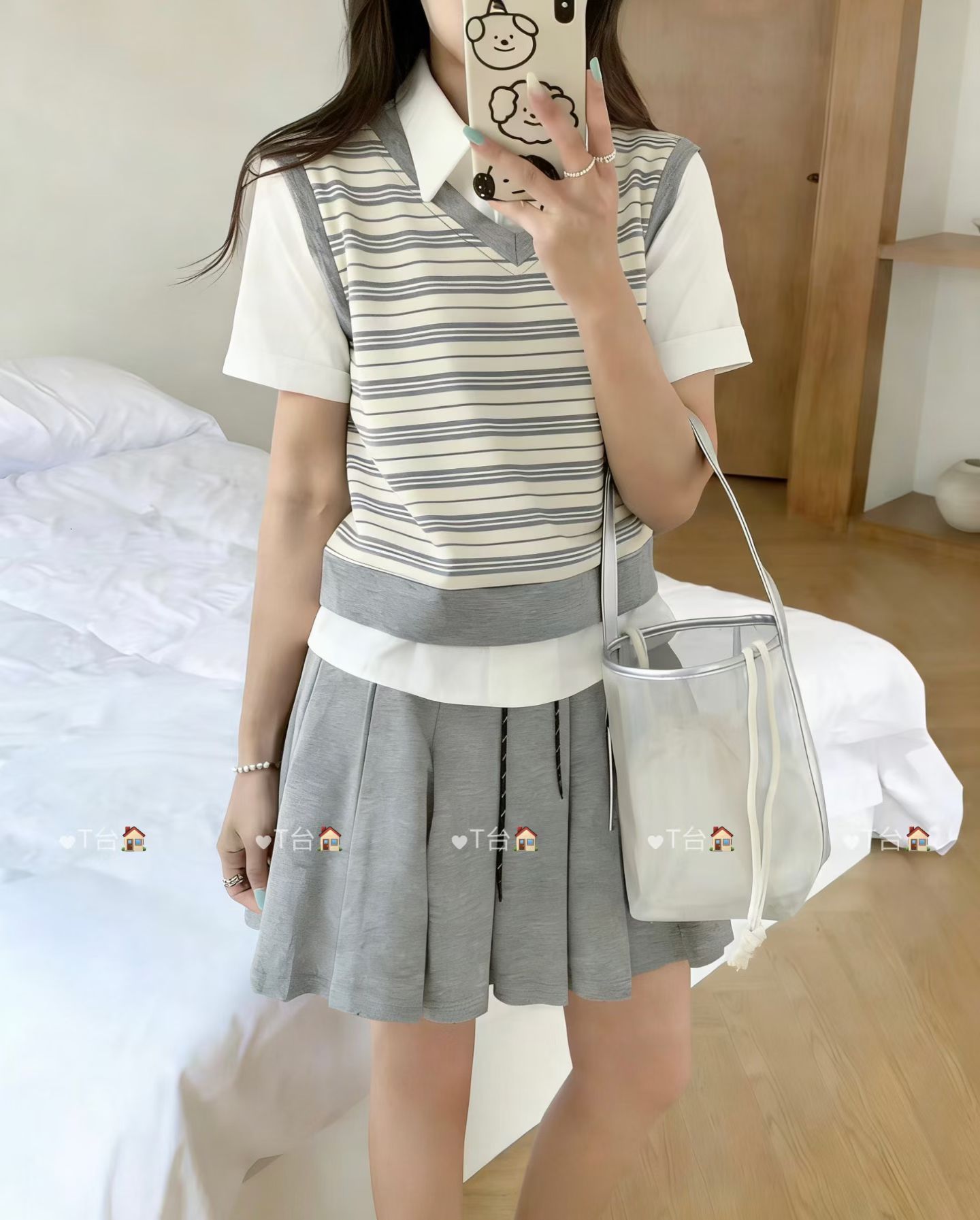 2026夏季新款时尚减龄套装女条纹假两件翻领短袖上衣百褶裙两件套