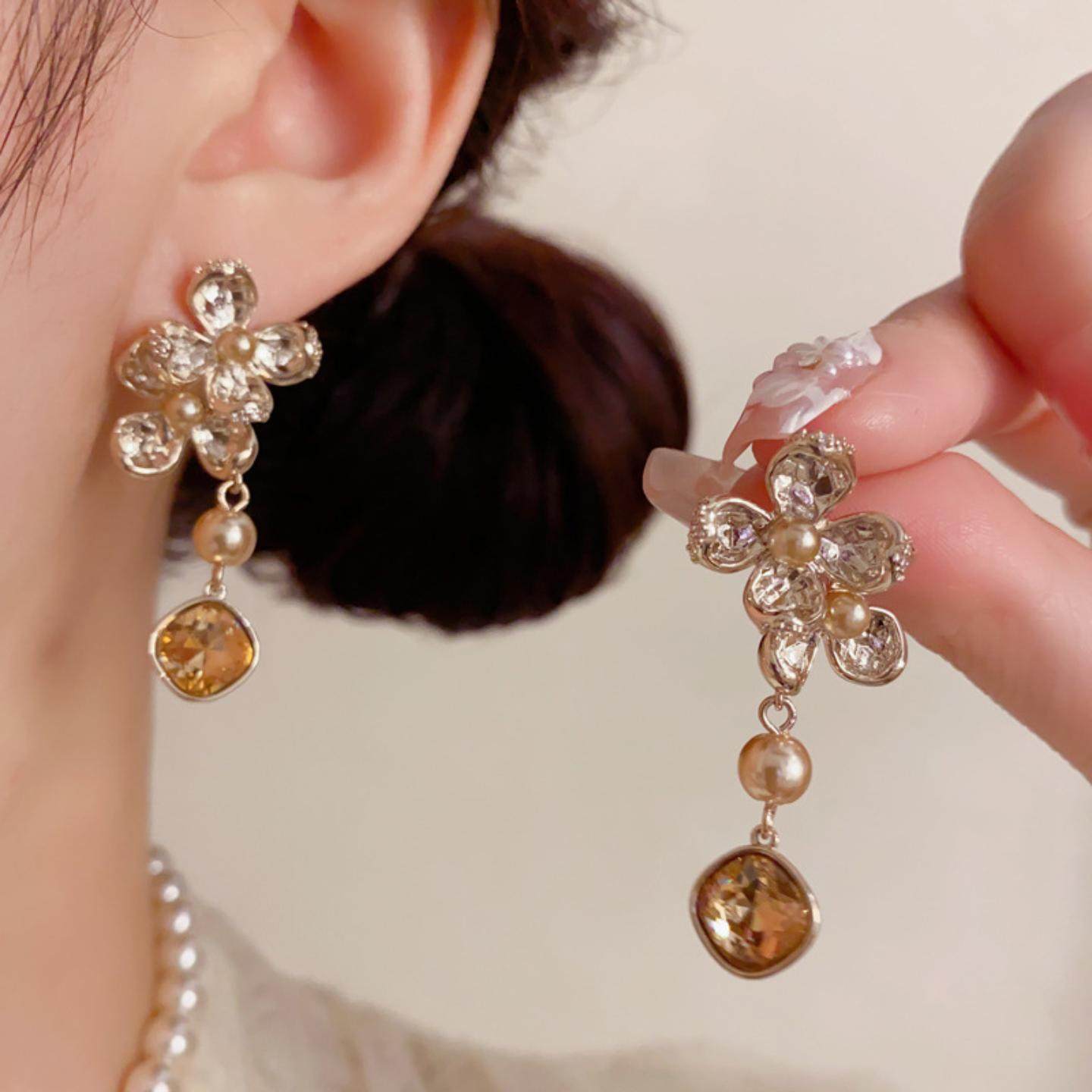 2026新款银耳环925纯银针气质时尚金属花瓣流苏耳坠个性轻奢耳饰,饰品/流行首饰/时尚饰品新,银饰耳饰,淘宝优惠券,粉丝福利购,淘宝优惠卷