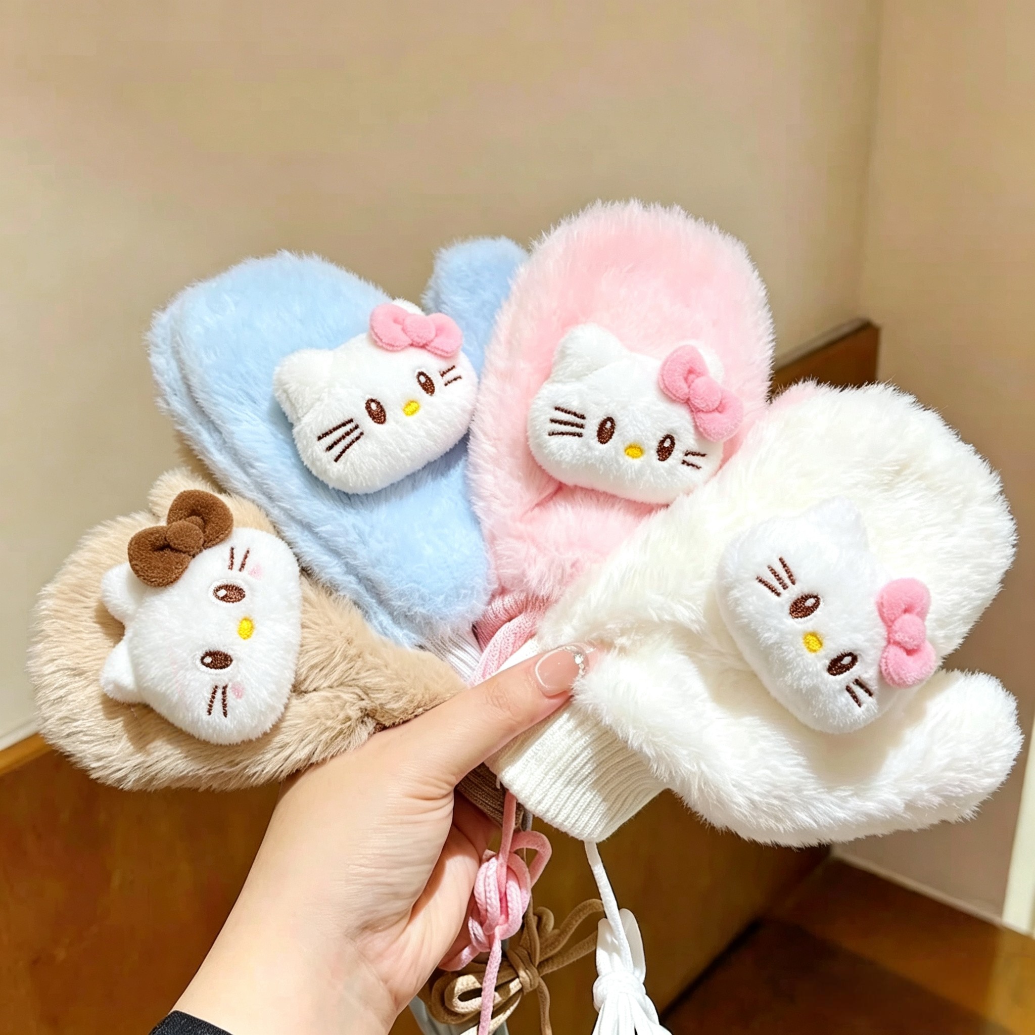 女童HelloKitty加厚保暖防风手套