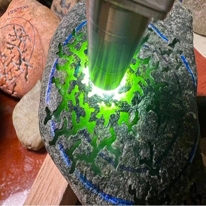 缅甸翡翠原石玉石毛料一口价黑皮会卡水翻沙冰晴底手镯牌子挂件料