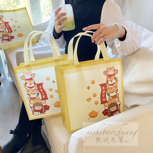 米色无纺布覆膜手提袋服装袋礼品