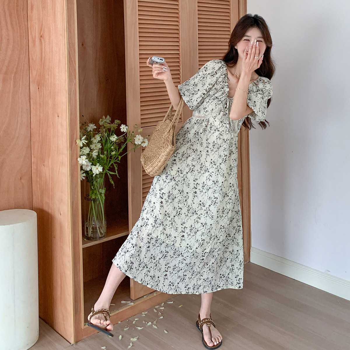 法式复古碎花连衣裙女2025夏季新款气质温柔风高腰显瘦V领茶歇裙图片