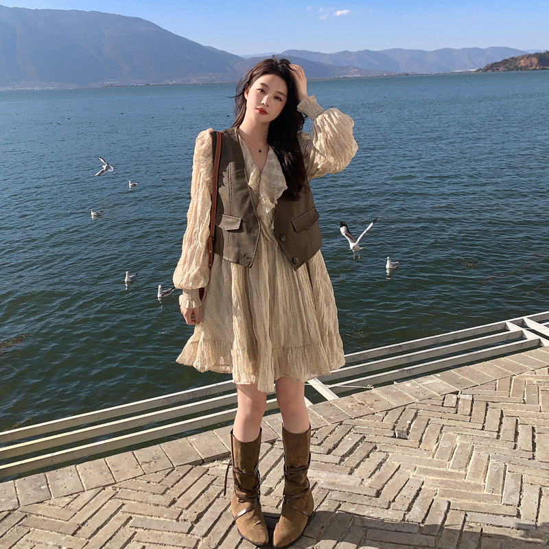 桔梗法式杏色连衣裙女春秋2025新款小个子冷淡系独特别致马甲图片
