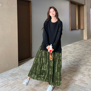 黑拼绿色不规则连衣裙女2025年春季新款设计感学院风流苏过膝长裙图片