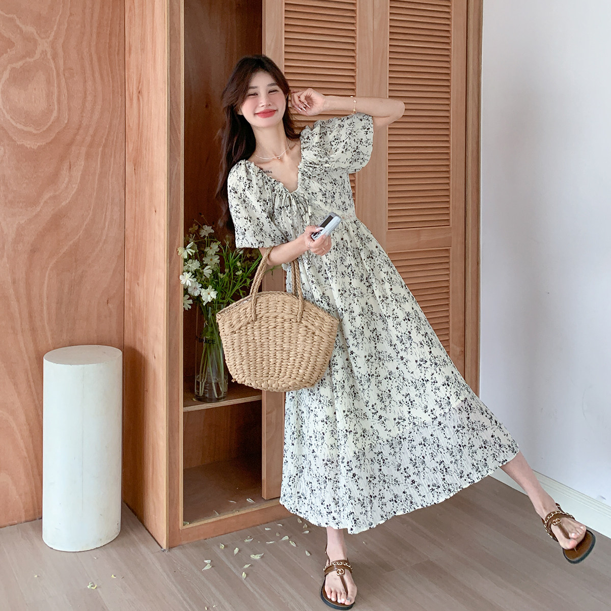 法式复古碎花连衣裙女2025夏季新款气质温柔风高腰显瘦V领茶歇裙,女装连衣裙,2C007
