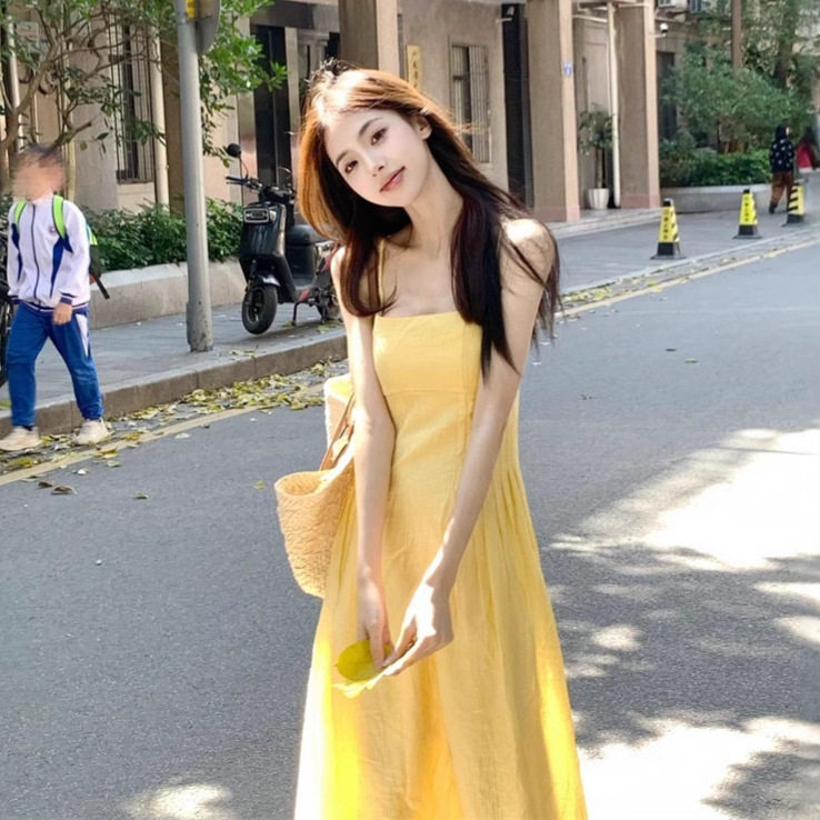 温柔风黄色吊带连衣裙女夏季海边度假风裙氛围感裙子气质a字长裙