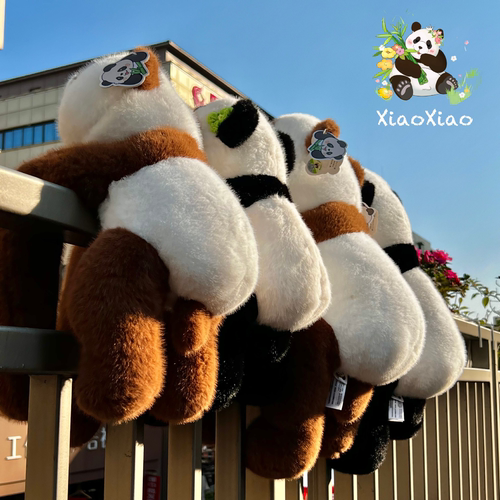 成都大熊猫纪念趴肩毛绒公仔