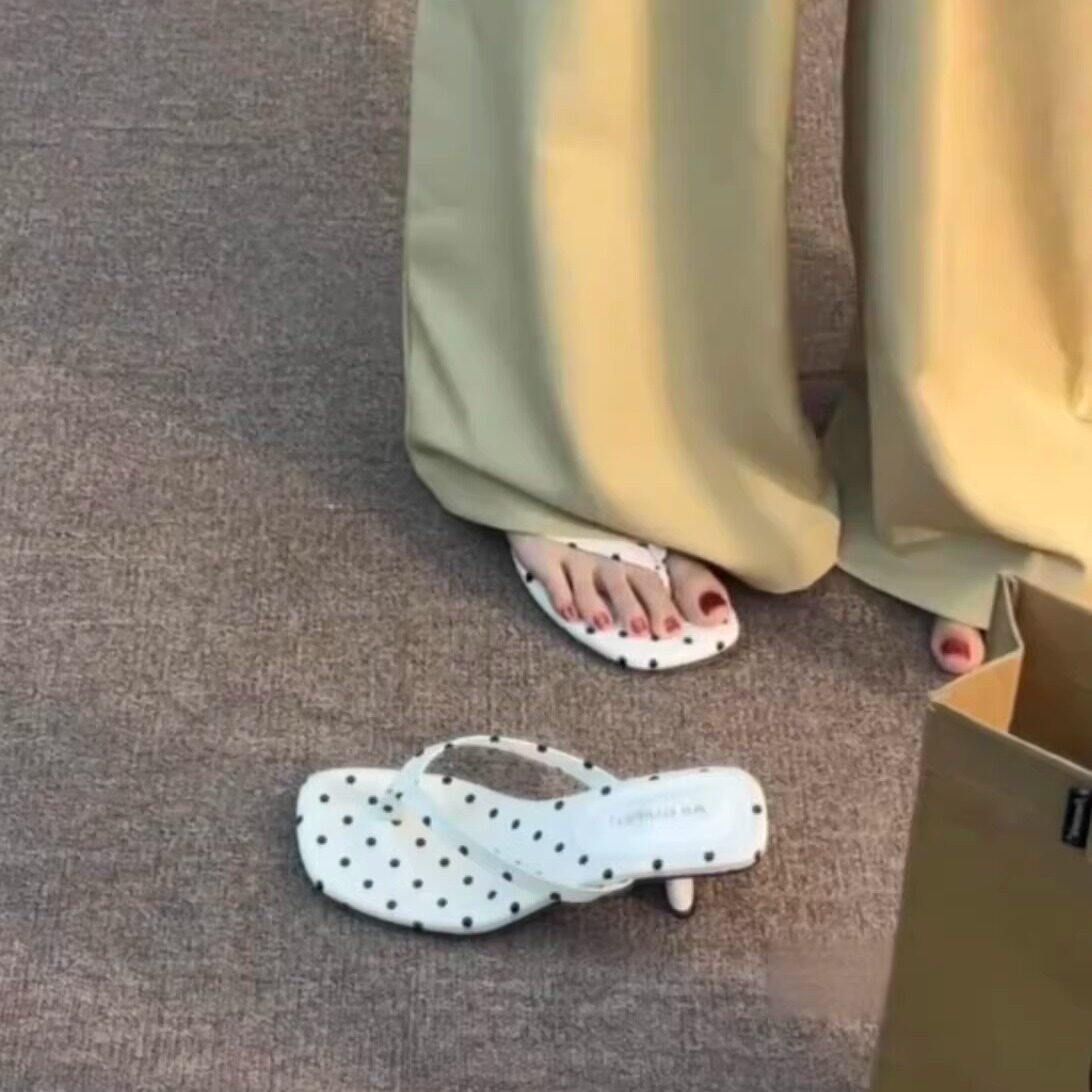 白色细跟波点人字拖女夏
