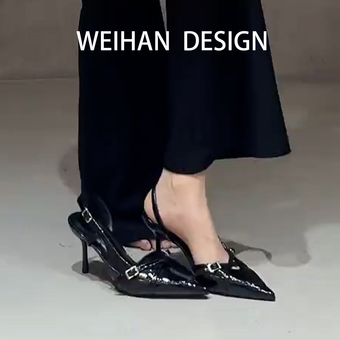 羊皮版！黑色尖头后空高跟鞋漆皮细跟一字皮带扣包头百搭气质凉鞋