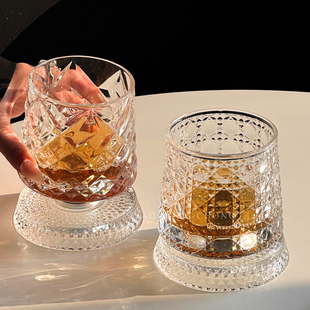 轻奢高级感钻石威士忌酒杯玻璃旋转杯不倒翁解压水晶洋酒杯啤酒杯
