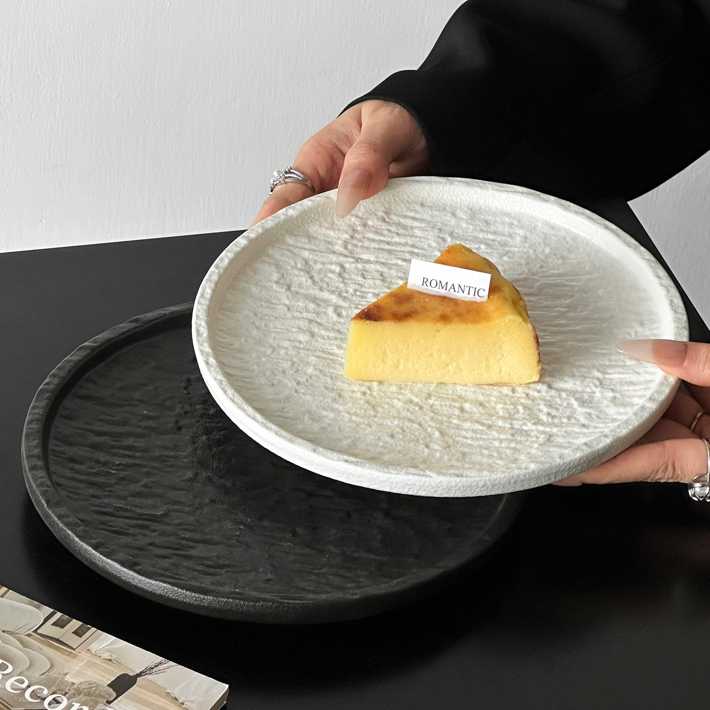 高颜值松纹陶瓷甜品盘好看的盘子
