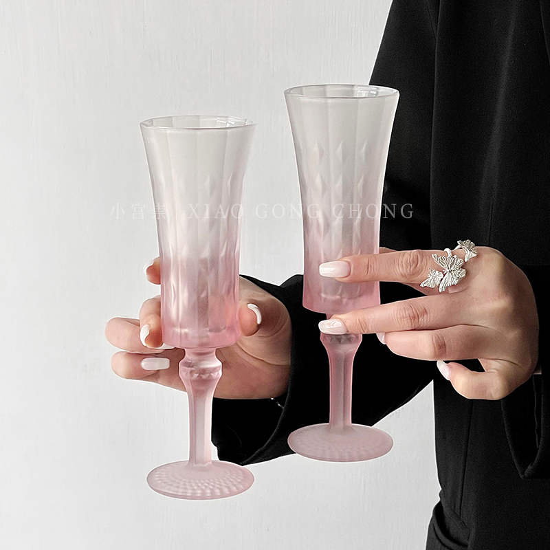 复古少女心渐变粉玻璃香槟杯