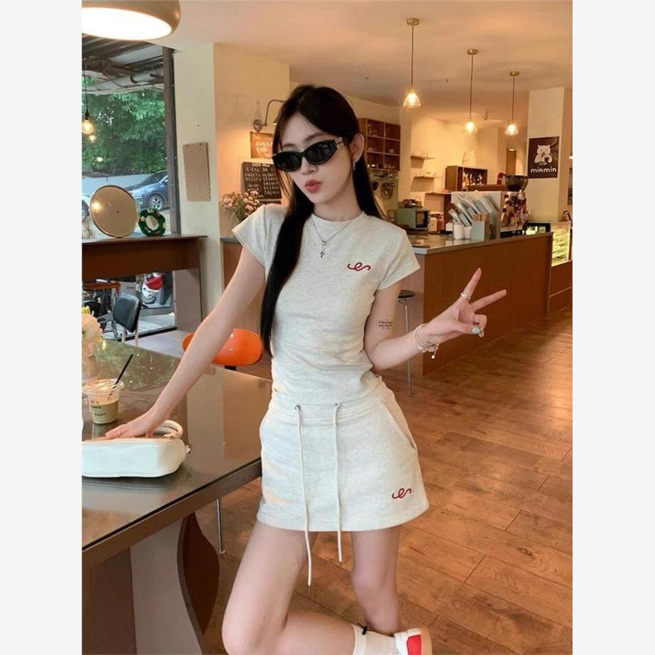 纯欲风小个子休闲运动套装女夏季甜酷辣妹修身短袖短裙时尚两件套