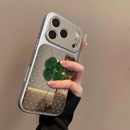 波点四叶草适用苹果17pro