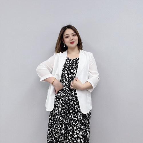 大码女装夏季薄款显瘦小西服外套