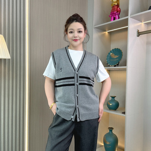 学院风V领撞色条纹针织马甲女春装 胖MM宽松显瘦叠穿减龄背心 大码