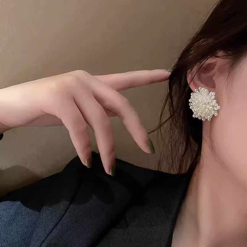 2024珍珠烟花气质耳环珠珠耳钉女新款洋气复古耳坠轻奢高级感耳饰