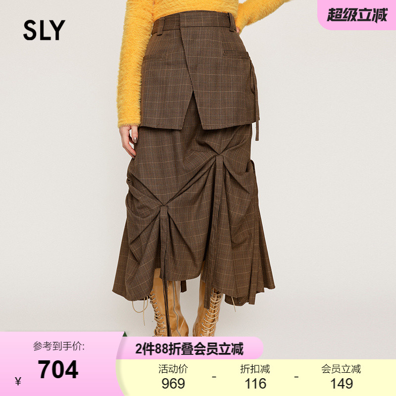 假两件设计增添了层次感  褶皱元素更显慵懒