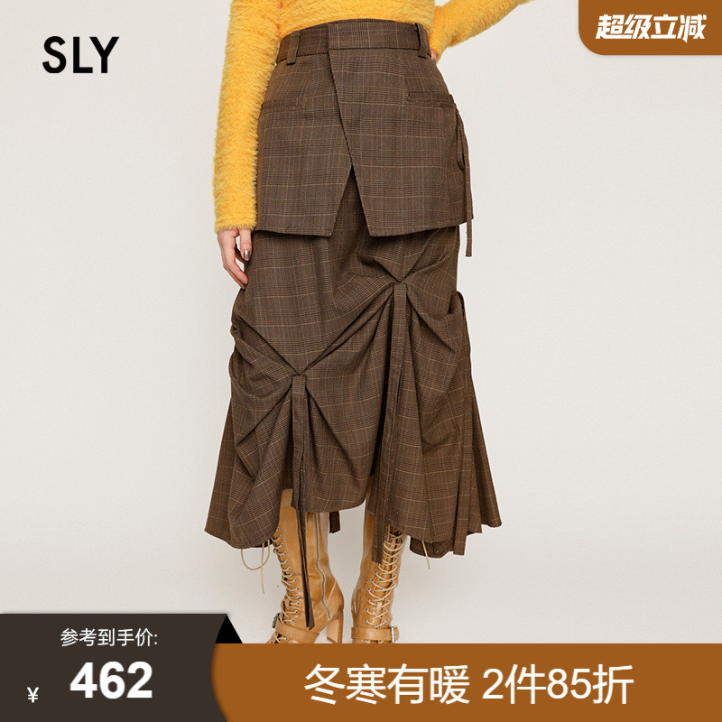 假两件设计增添了层次感  褶皱元素更显慵懒