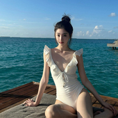 新款 澳洲白色纯欲风高级感绝美深V荷叶边性感温泉度假网红泳衣女