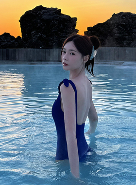 沈梦辰同款蓝色显白高级感绝美连体显瘦遮肉吊带度假泡温泉泳衣女