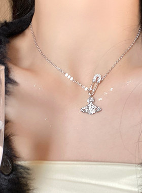 土星别针项链轻奢小众锁骨链女春夏配饰品巨闪高级感百搭颈链新款