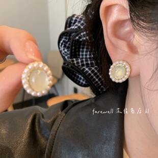 温柔优雅淡青玉髓珍珠耳钉女2025新款耳环小众宫廷风轻奢精致耳饰