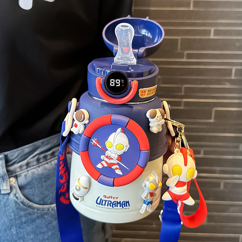 儿童保温杯男孩2026新款奥特曼水杯小学生上学专用斜挎吸管杯子