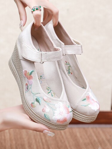 慕蓝枫马面裙配汉服鞋古风高跟