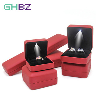 求婚红色戒指盒 简约LED灯珠宝首饰包装盒钻戒手链手镯吊坠对戒盒