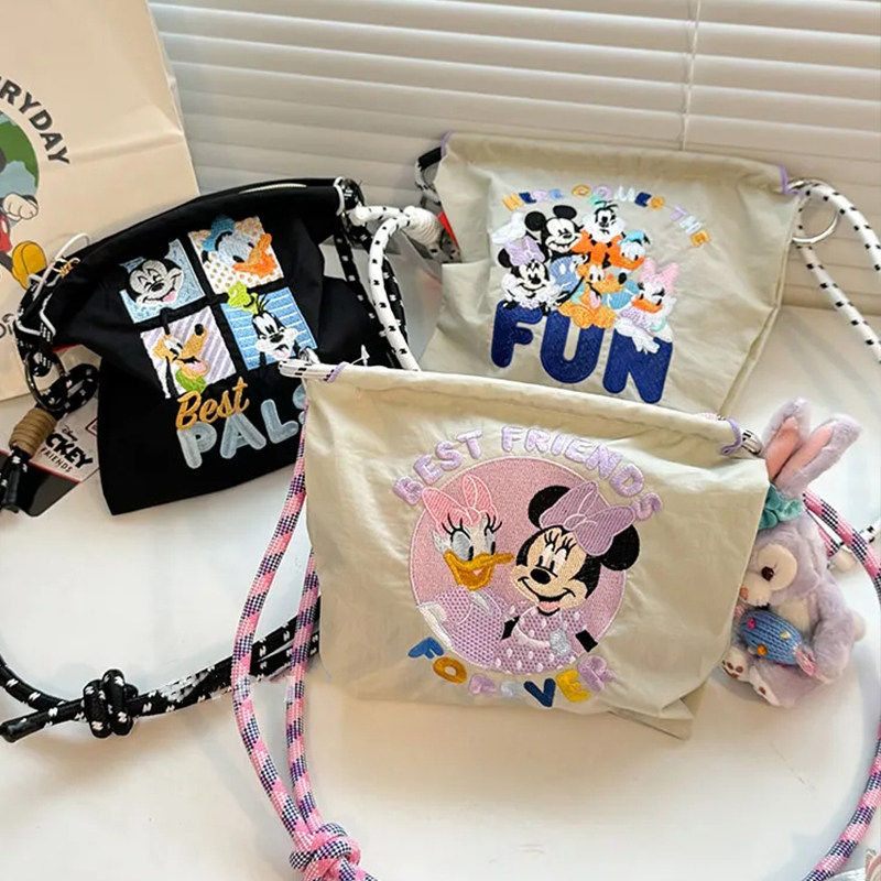 Disney迪士尼刺绣拉链小包包手机包化妆包帆布包2通勤包ballchain